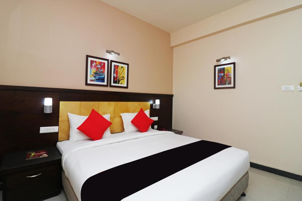Capital O 40848 Hotel Mirabel Kupand Bagian luar foto