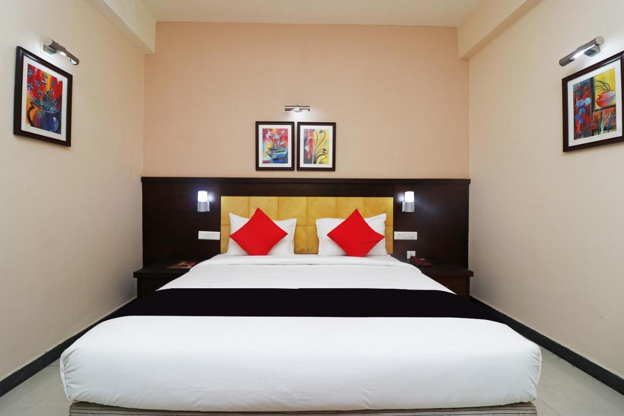 Capital O 40848 Hotel Mirabel Kupand Bagian luar foto