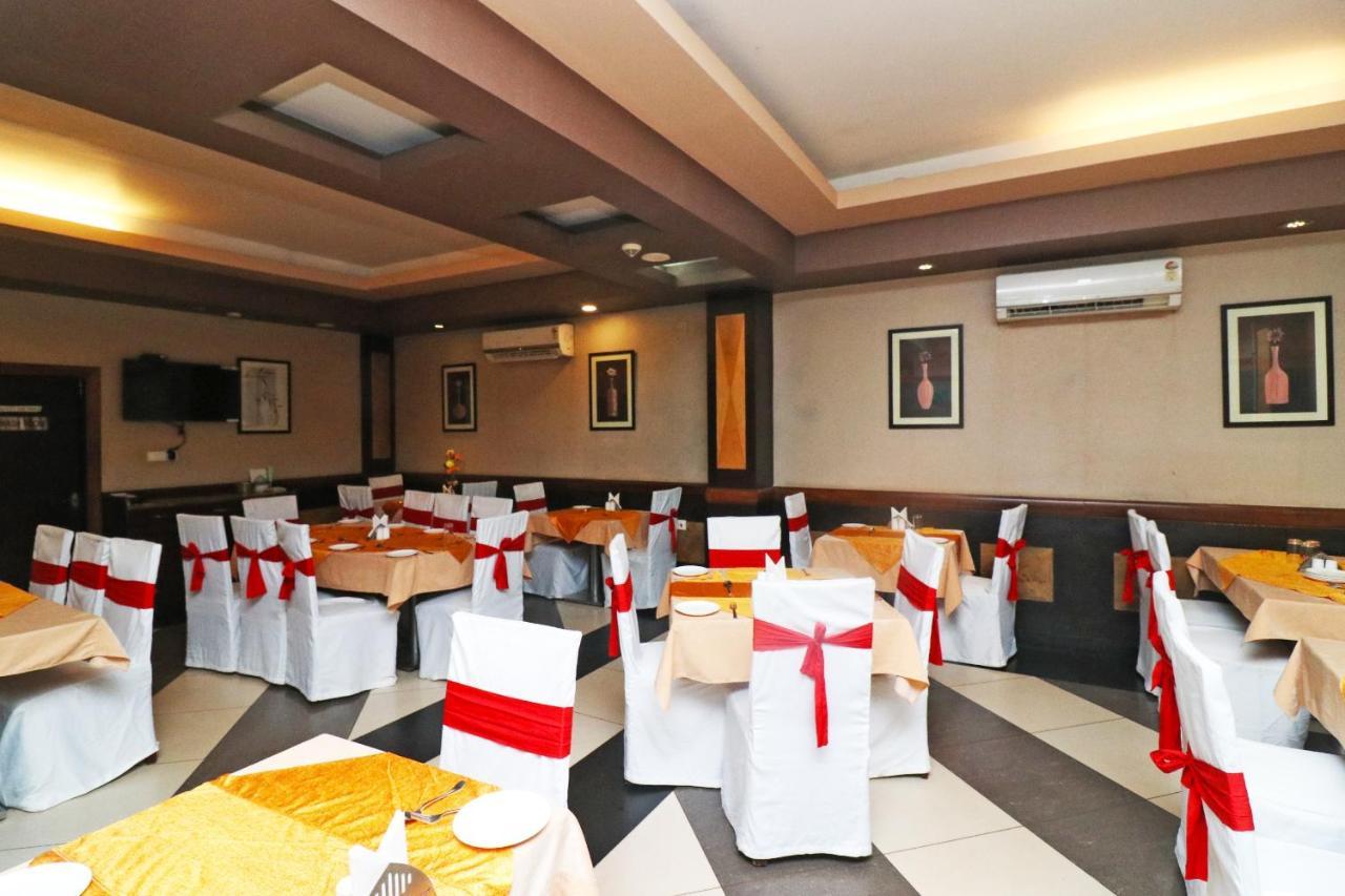Capital O 40848 Hotel Mirabel Kupand Bagian luar foto