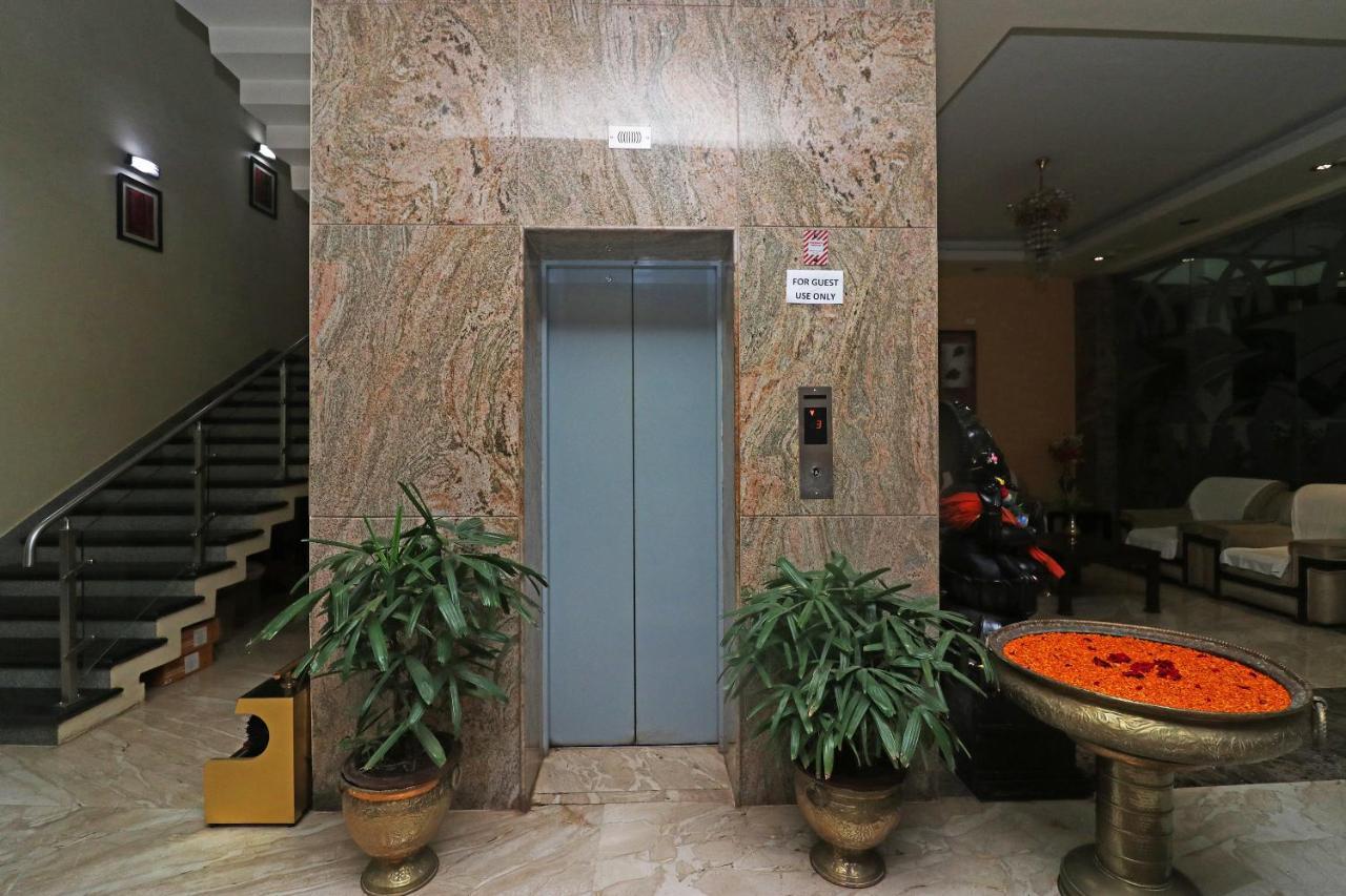 Capital O 40848 Hotel Mirabel Kupand Bagian luar foto